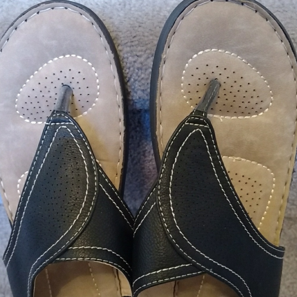 Shoes - Picture 2 of 6